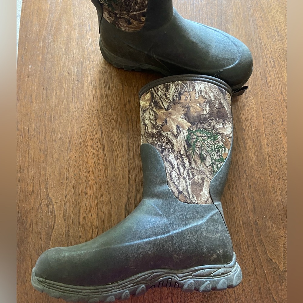 Muck Boots. Youth size 7. GUC. Camouflage/Brown. Insulated.